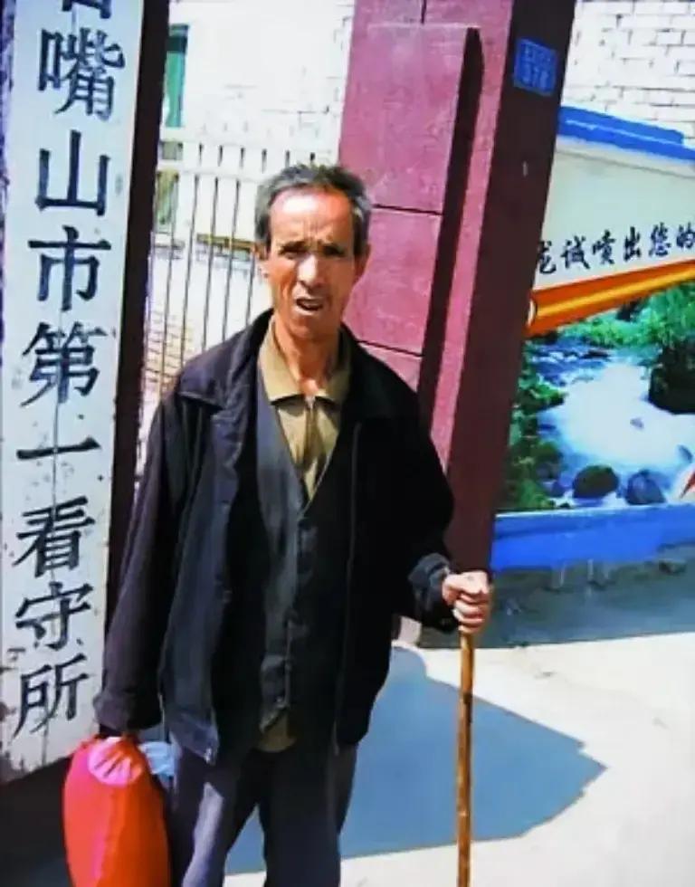 🐰2005年，农民工王斌余，因父亲腿断急需用钱，找老板讨要被拖欠的50