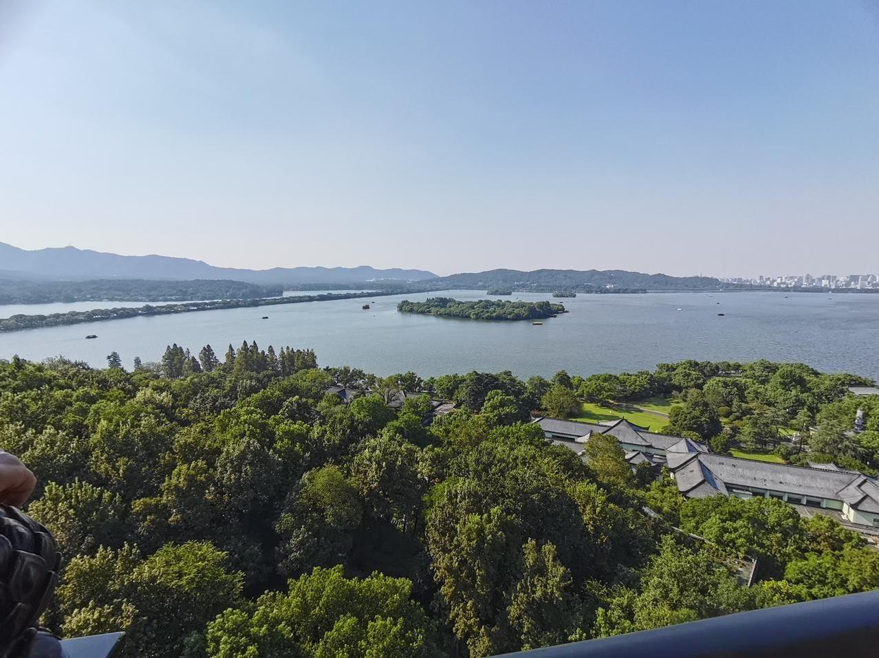 观察发现：单位里职务越高的领导；你会发现他们越低调和接地气，这其实是到达一