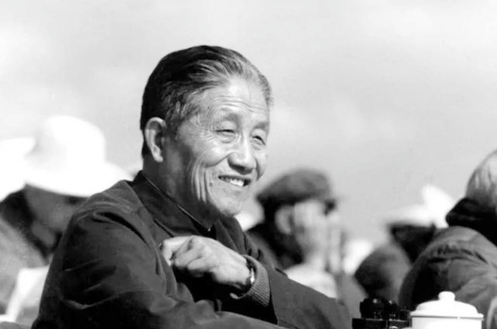 1981年9学18日，时任全国政协副主席程子华同志在河北省张家口出席《抗日战争》