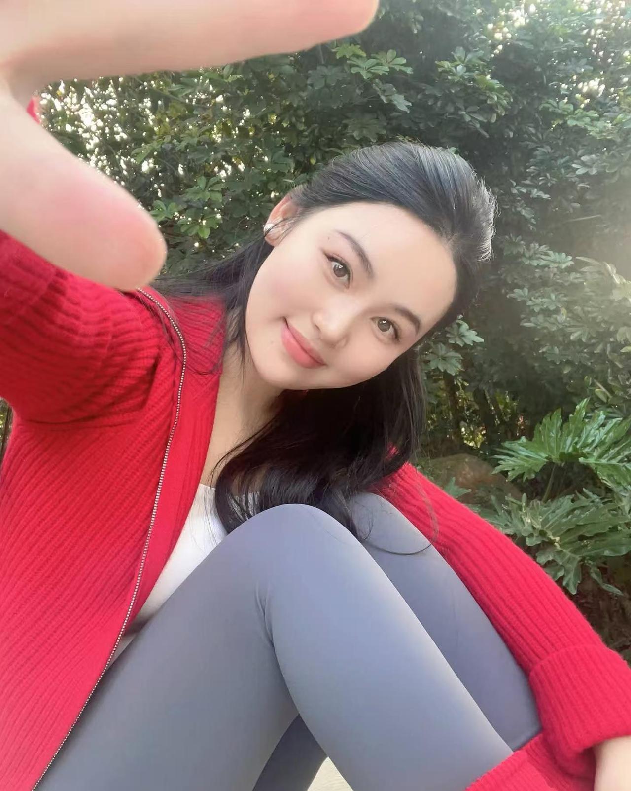 美丽的风景总能使人心情舒畅，恰似英国画家埃文斯所绘的风景画作，如梦如幻，色彩绚烂