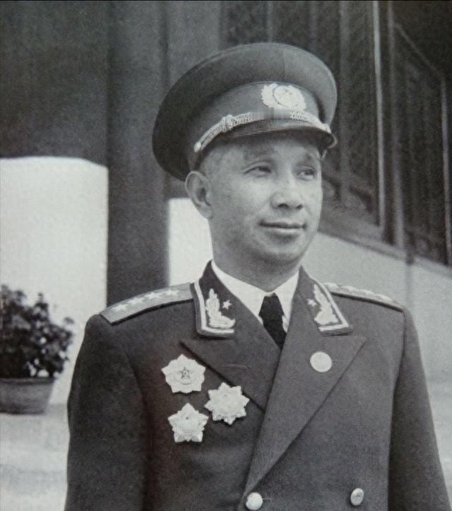 1958年粟裕将军遭遇困境，楚青回忆只有肖劲光登门，其余无人来访，这是为什么？