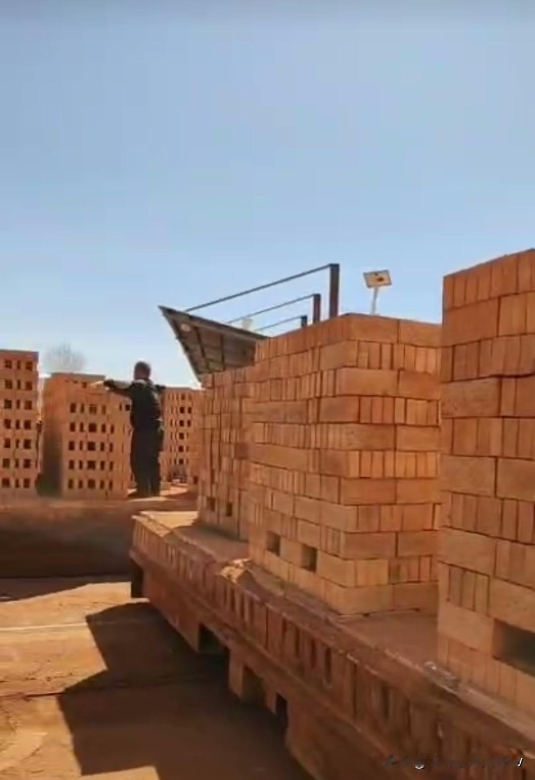 一群靠吃止疼药工作的底层人，亲眼见到后，我才真的相信。看到他们凭体力挣钱，这钱