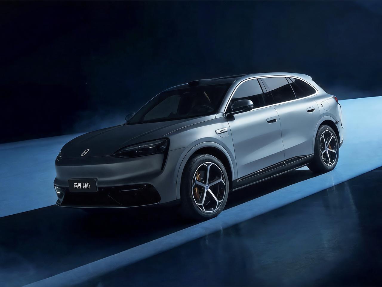 最近，问界官方曝光了问界M6的冰雪测试图片，在定位上问界M6会介于M5和M7之间