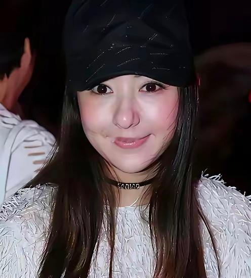 方媛的鼻子长得像英国人，鼻梁太高了也没有那么好看​​​