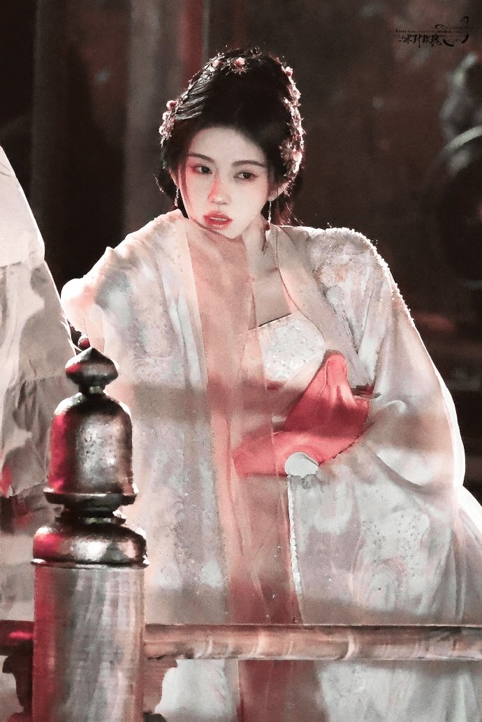 鞠婧祎月鳞绮纪哭戏镜头一生被创造，被操控的露芜衣，这一次想做真正的自己4.1不