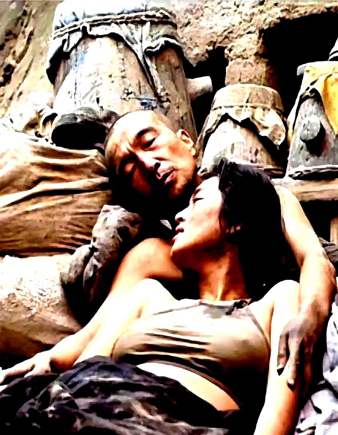 九十年代拍《菊豆》，张艺谋把摄影棚变成桑拿房。四十度，关风扇，演员穿厚棉袄，汗水