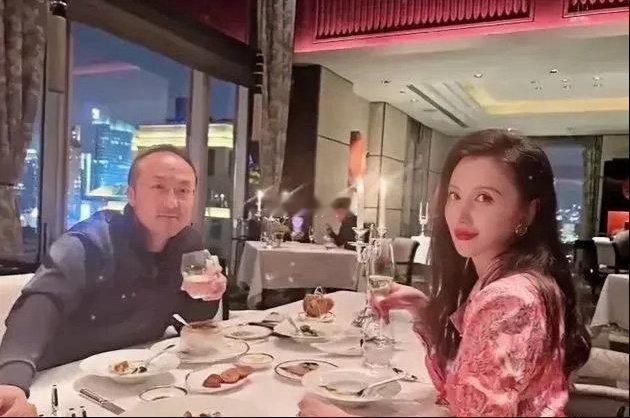 张萌和她的富豪老公，童话里都是骗人的，现实里的总裁真的不太好看