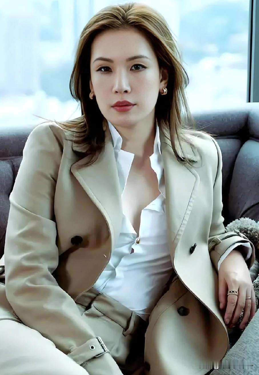 电视剧《灼灼韶华》，演沈部长这女的看着贼眼熟，仔细一想她不就是在电视剧《