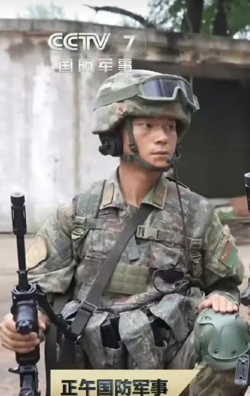 解放军单兵弹药量这次直接翻倍，270发步枪弹加8枚手雷成了标配，彻底告别过去那点