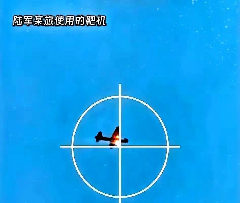 央妈人怪好的，怕你看不懂！又发了两条激光武器干掉无人机的视频，并配文说：