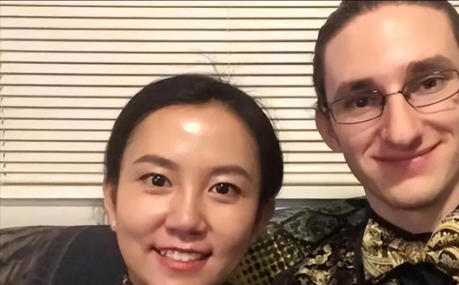 “你应该滚回中国去！”“别用亚洲人的脏习惯喂我的孩子！”2019年美国一男子不