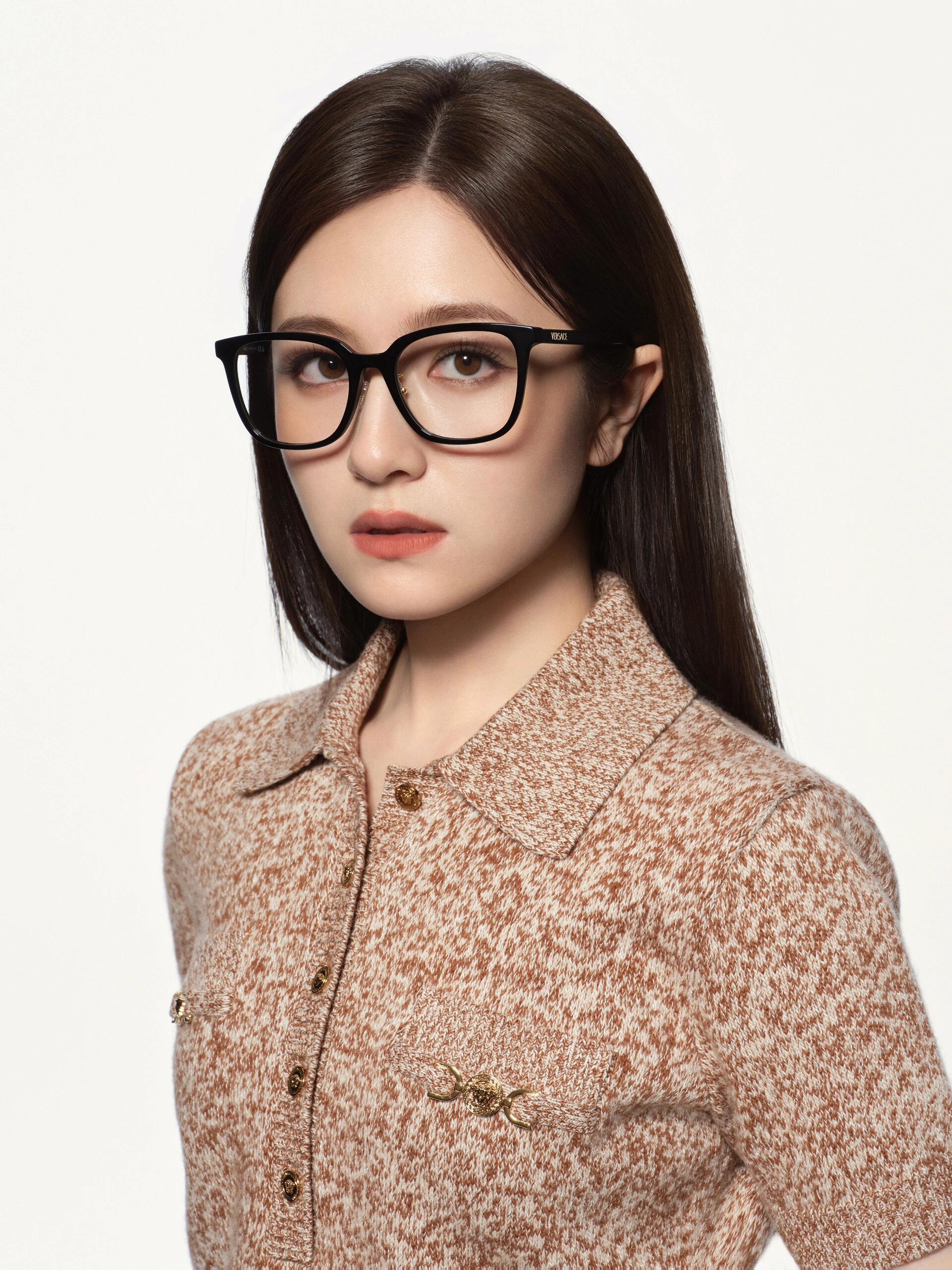 李兰迪×VERSACE👓此女戴眼镜真的很有高智感​​​
