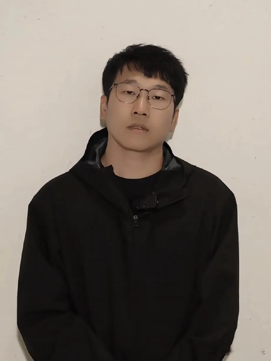 东方甄选石明最近的处境，像面镜子，照出了多少打工人的职场误区。当初他那句“