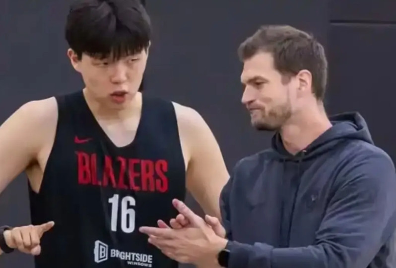 杨瀚森再次被召回！要为杨瀚森布置战术？为下一场打灰熊做准备！这是又感觉五小不行