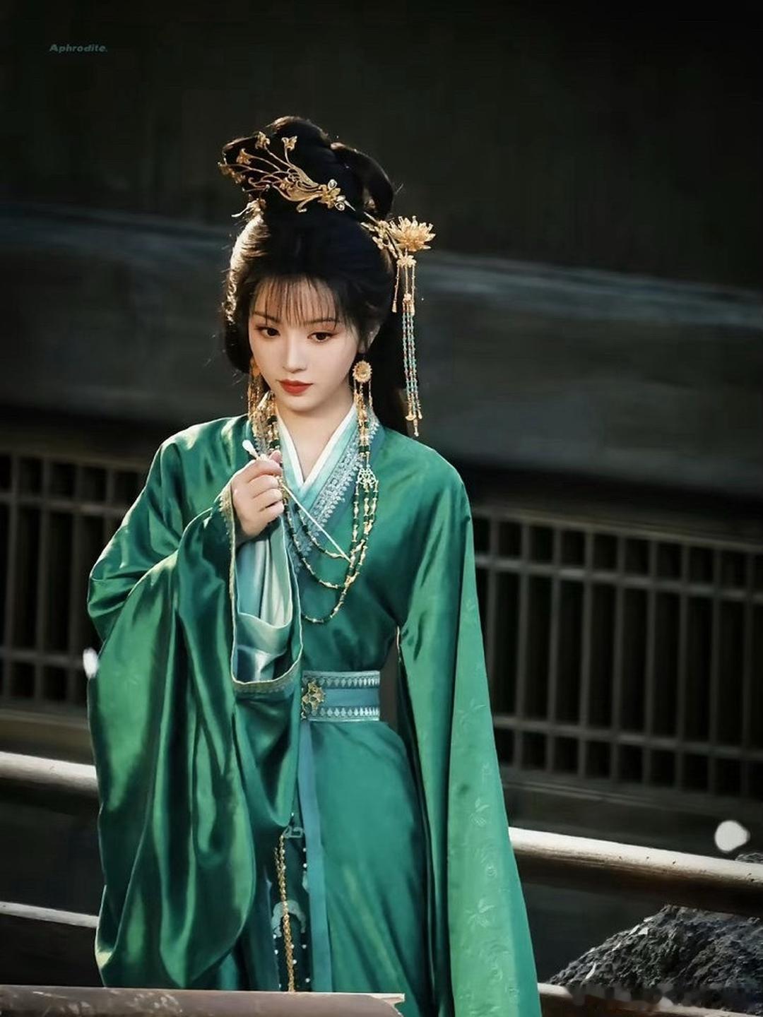 2026年到目前为止，最好看的妆造应该就是田曦薇的《嫁金钗》和吴谨言的《凤不栖》