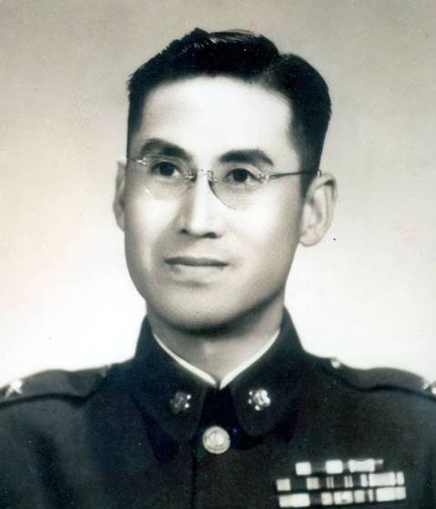 1994年，韩练成中将的儿子韩兢在澳门出差，特意去拜访父亲的老友吕文贞。聊天时，