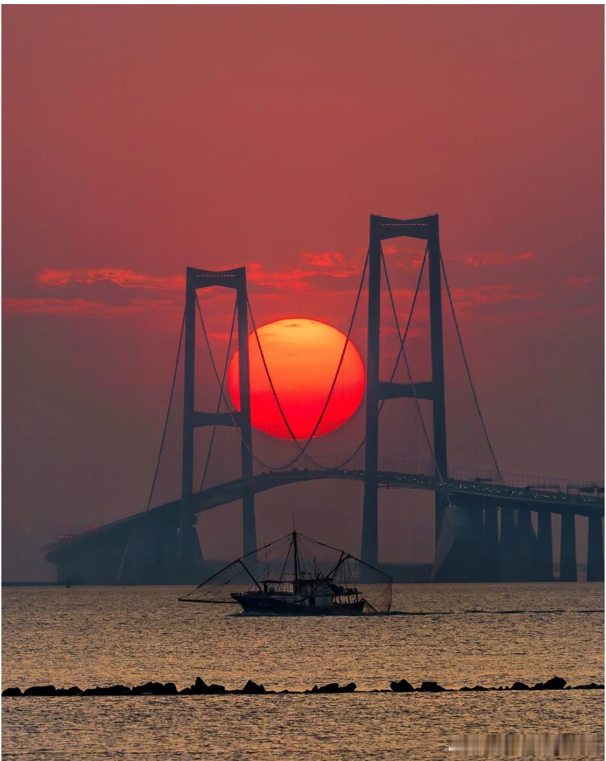 众所周知，中华民族的传统文化是分阴阳的，《周易》的核心就是阴阳，《系辞上传》云：