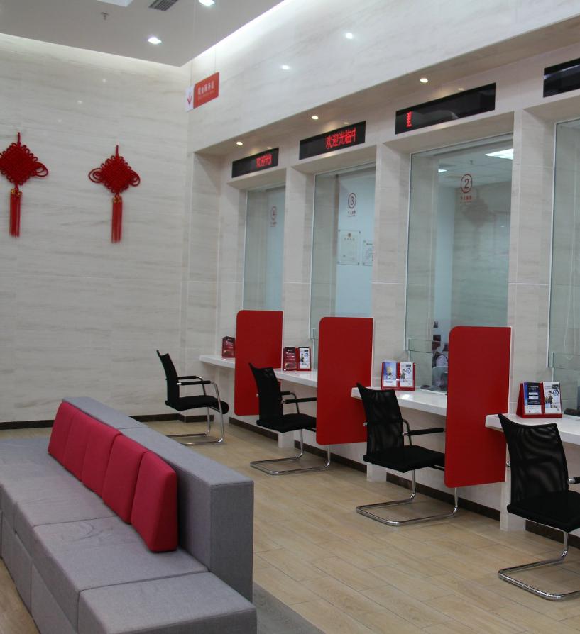 银行取现一万块钱都要被盘问用途，这样的反诈管控涉嫌一刀切和层层加码。根据金融