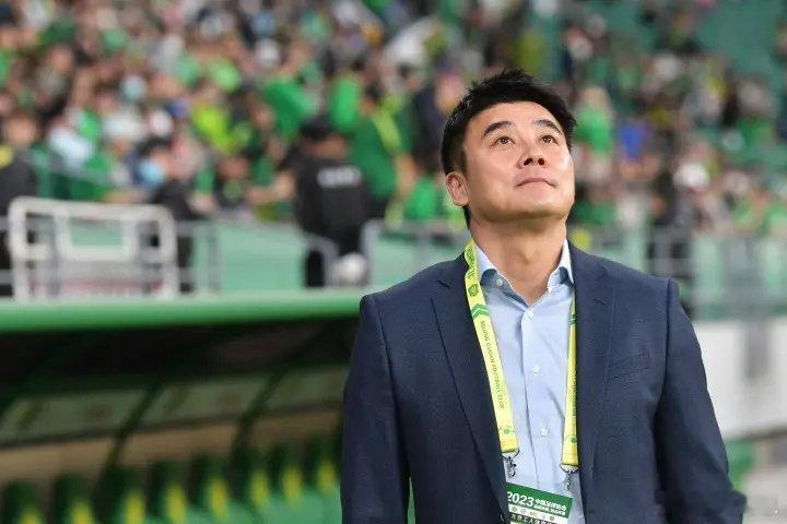 李明在国安当总经理这些年，帮助球队拿到不少中生代球员（尤其是他在国奥熟悉的那批）