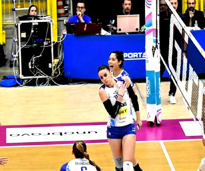 凌晨三点，圣乔瓦尼主场灯还亮着。庄宇珊带队3比0把佛罗伦萨打懵，比分25-21、