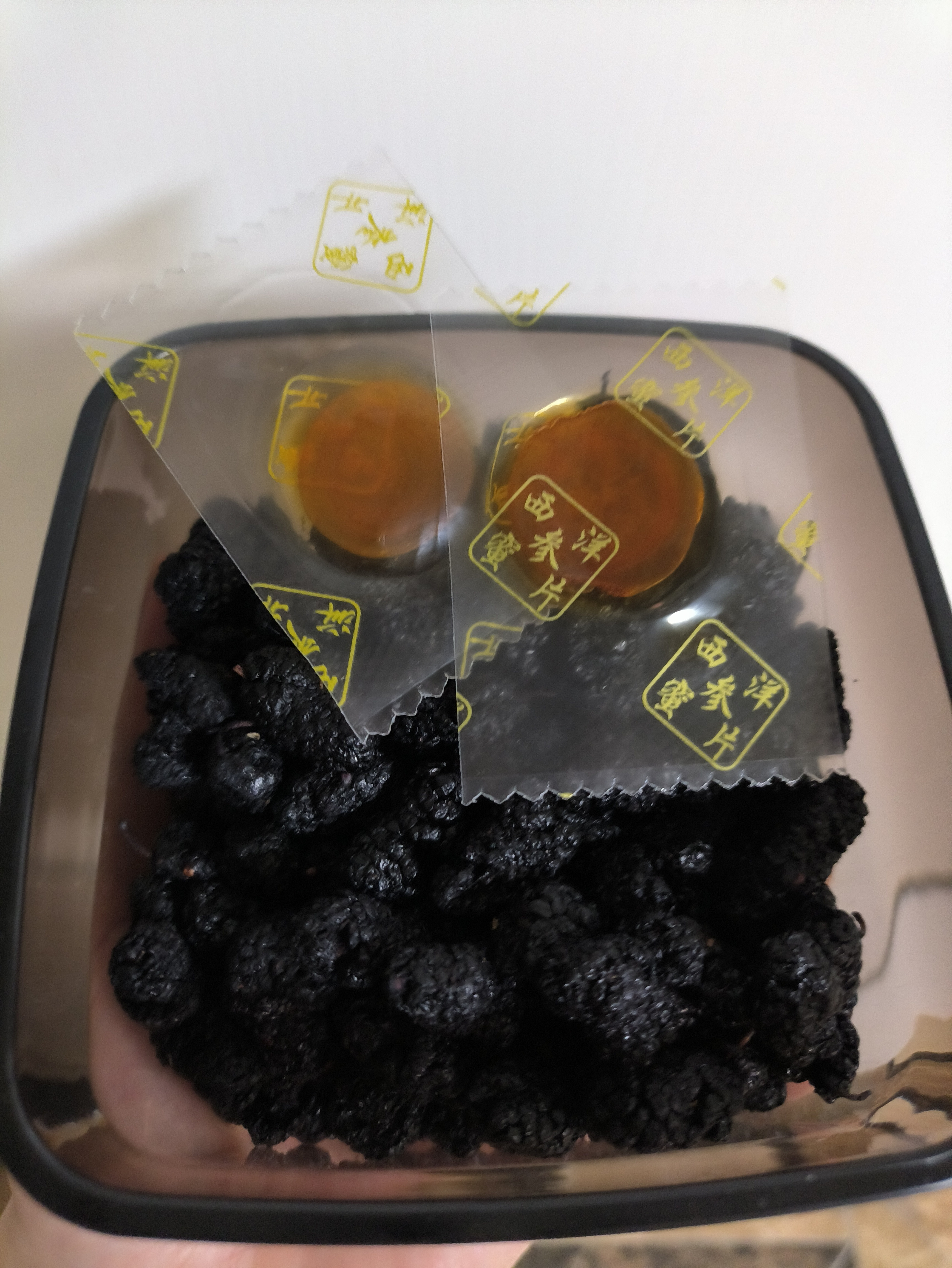 今年很多人会心脏不舒服，养心的话，建议长期吃2种东西。  西洋参和桑葚...
