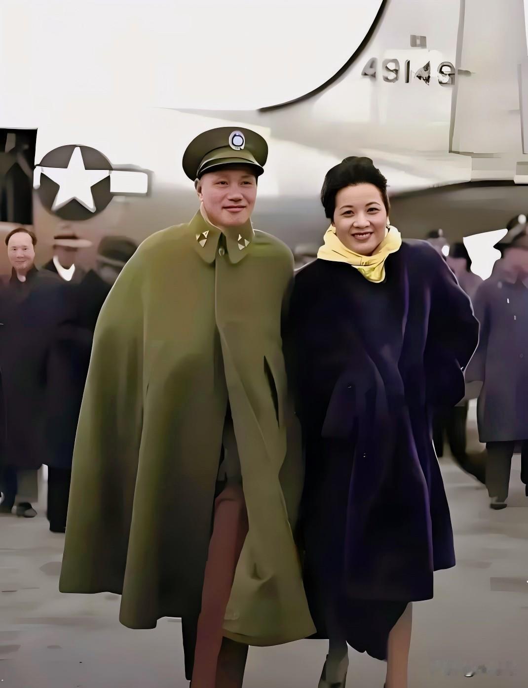 这是蒋介石和宋美龄的真实长相。不是电视剧里演出来的模样，也不是电影里刻意包装的形象。真拿老照片对照一