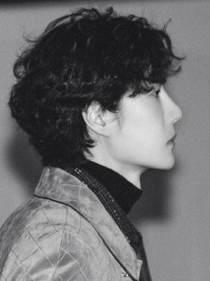 依旧来自摄影师ChenYin的镜头记录，每一张都堪称神来之笔。光影变幻，