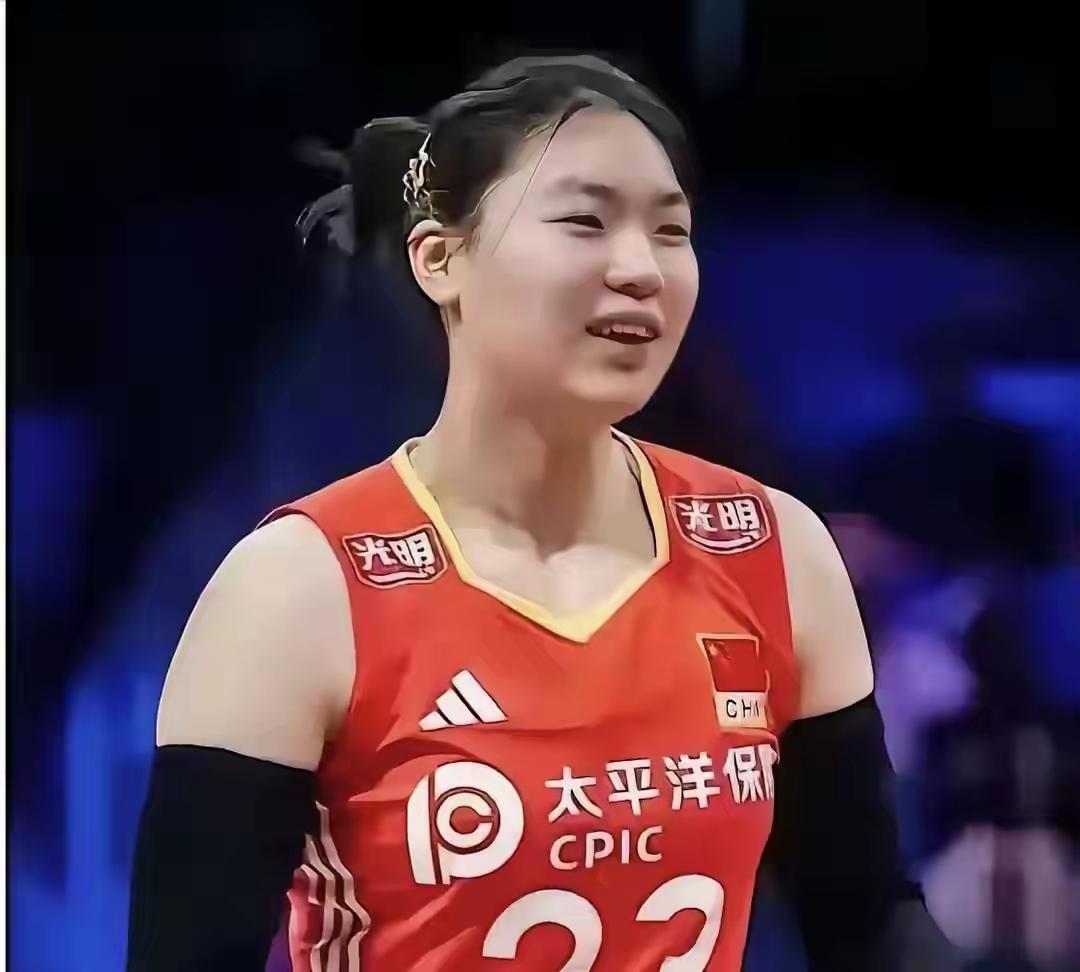 其实新一届中国女排今年的比赛二传赵勇应该让解盛钰主打，刁琳宇在关键时刻替补上场稳