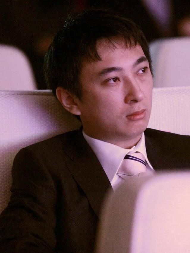 看到王思聪的新动作，我突然明白了一个道理：大佬的“落魄”，可能只是我们凡