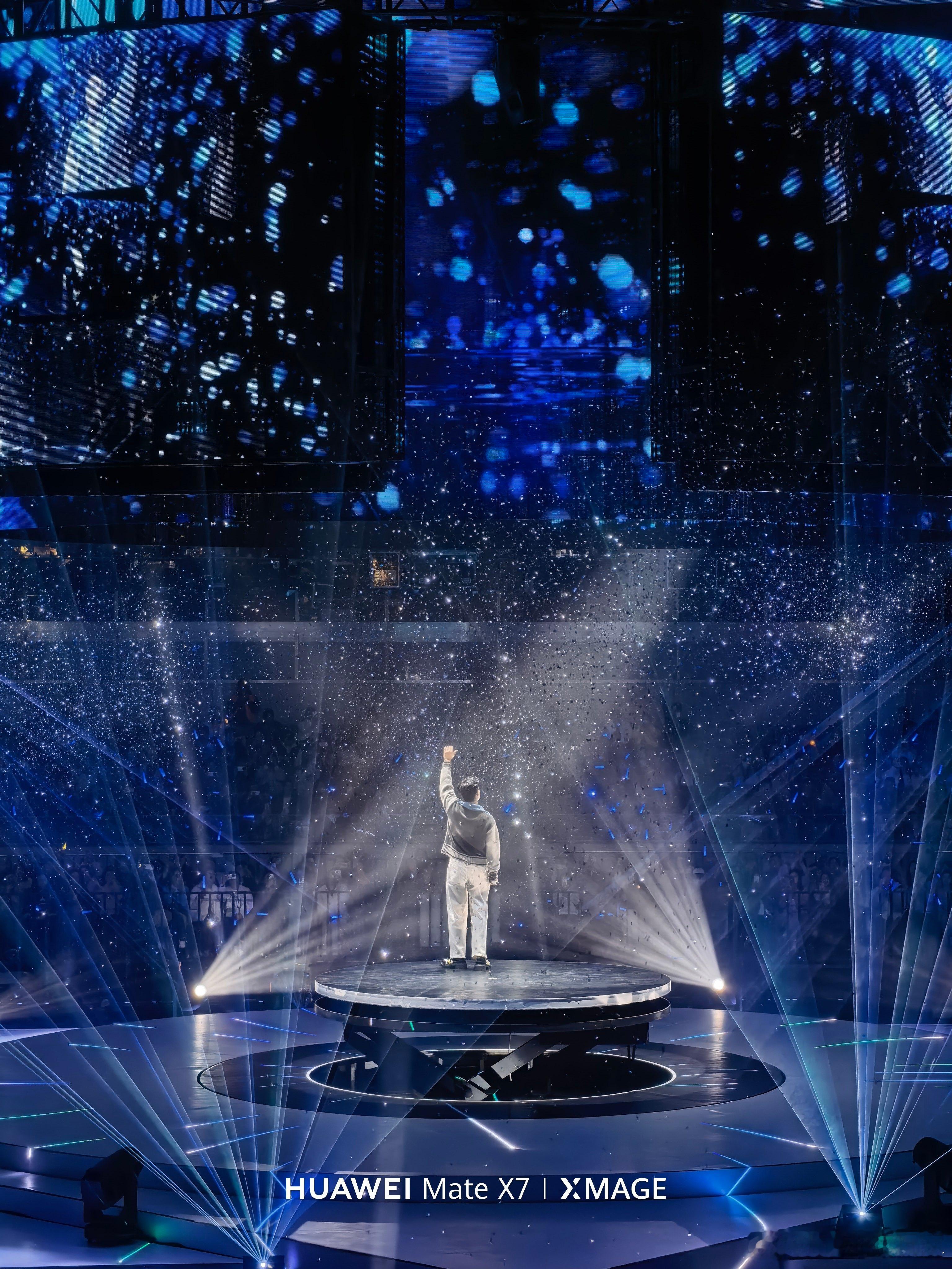 带着华为MateX7去看了周兴哲西安演唱会，大家觉得这成像效果怎么样？我个人觉得