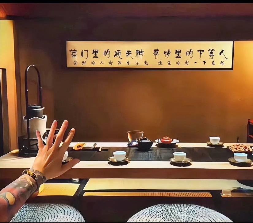 有幸遇见一位贵人告诉我说：敢于谈钱是高能量的一个表现，谈钱本质上是谈界限，和人谈