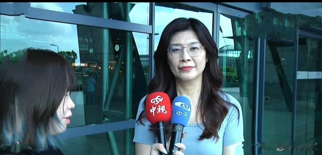 罗智强炮轰郑丽文坚持政见说明会难以服众，不甩18名立委联名，以后当上主席怎么与党