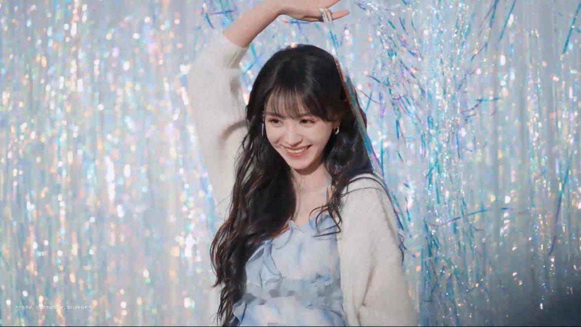 田曦薇今天我要告白必须把今天的告白送给田曦薇！她捧着花奔跑的样子，藏着最动人的