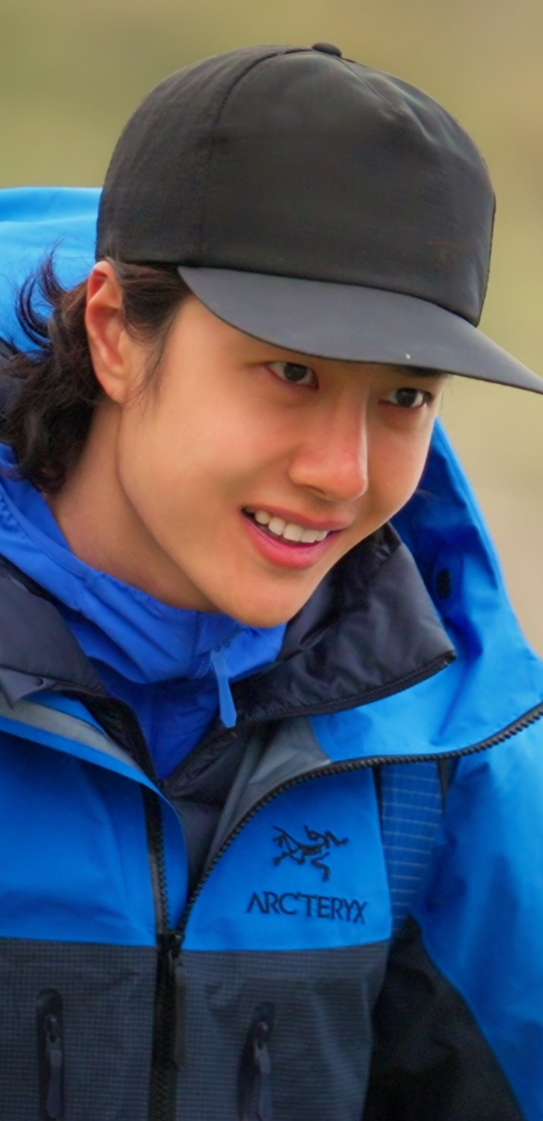 新的明信片！王一宝风吹日晒还又嫩又潮又帅王一博探索新境2wyb王一博热烈中