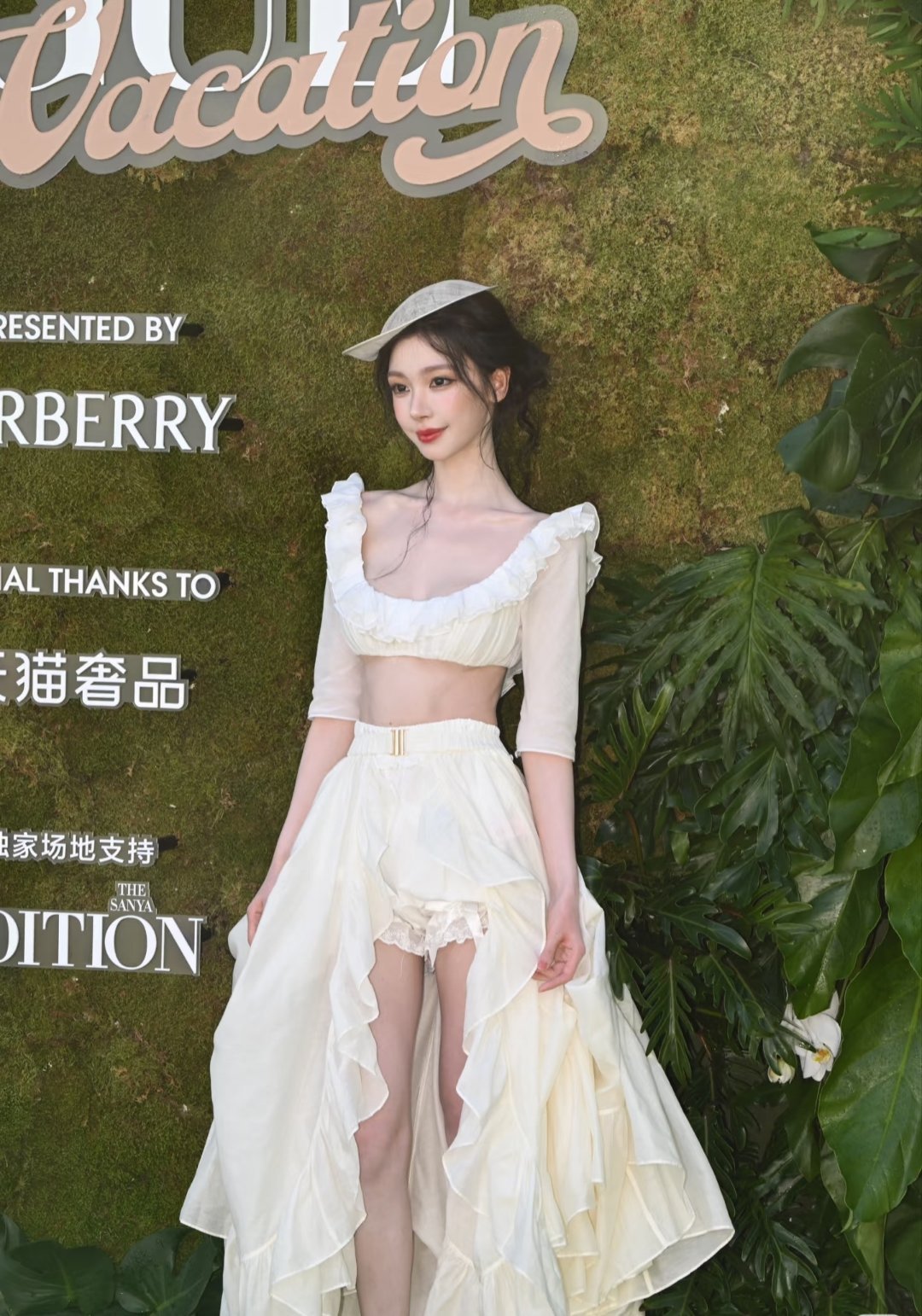 易梦玲的“漫画腿”刷屏，视觉冲击力确实强。但话题越热，我们越需要一点冷思考：美的