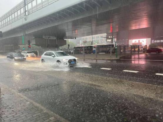🌛警报拉响！今年极端暴雨提前来袭，多重气候叠加致灾，全国全面进入防汛临战状