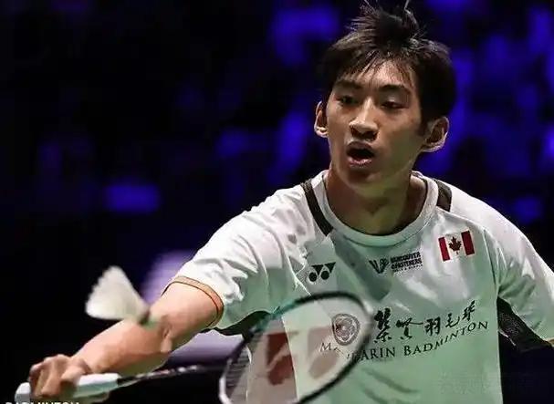 北京时间11月6日下午，刚刚结束了一场2025韩国羽毛球大师赛男单1/8决赛，赛