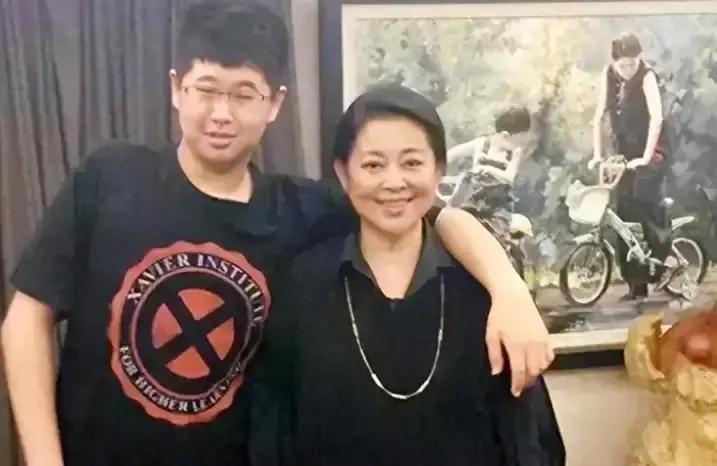 说句实在话，钱这东西，真不是万能的67岁的倪萍，身家过亿，住豪宅开好车，外人