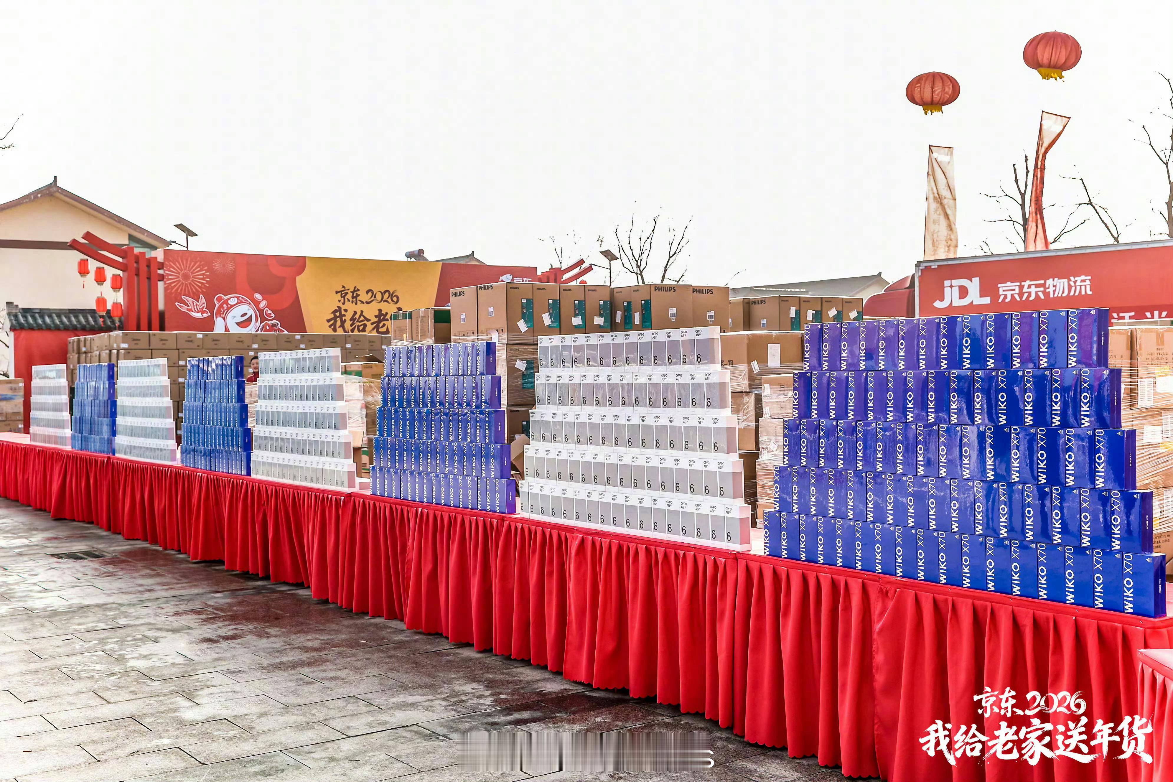 东哥送的是OPPOA6L和WIKOX70，这些型号对数码爱好者应该都比较陌生