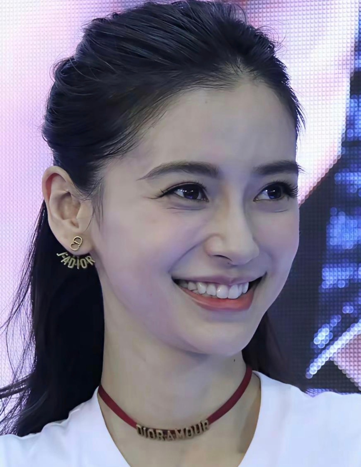 Angelababy不愧是女神普通人哪里抵挡得住这样的怼脸拍​​​