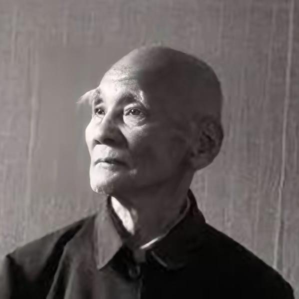 1946年，6000解放军被三万敌人包围，为了不泄露机密，旅长吴诚忠下令烧毁全部