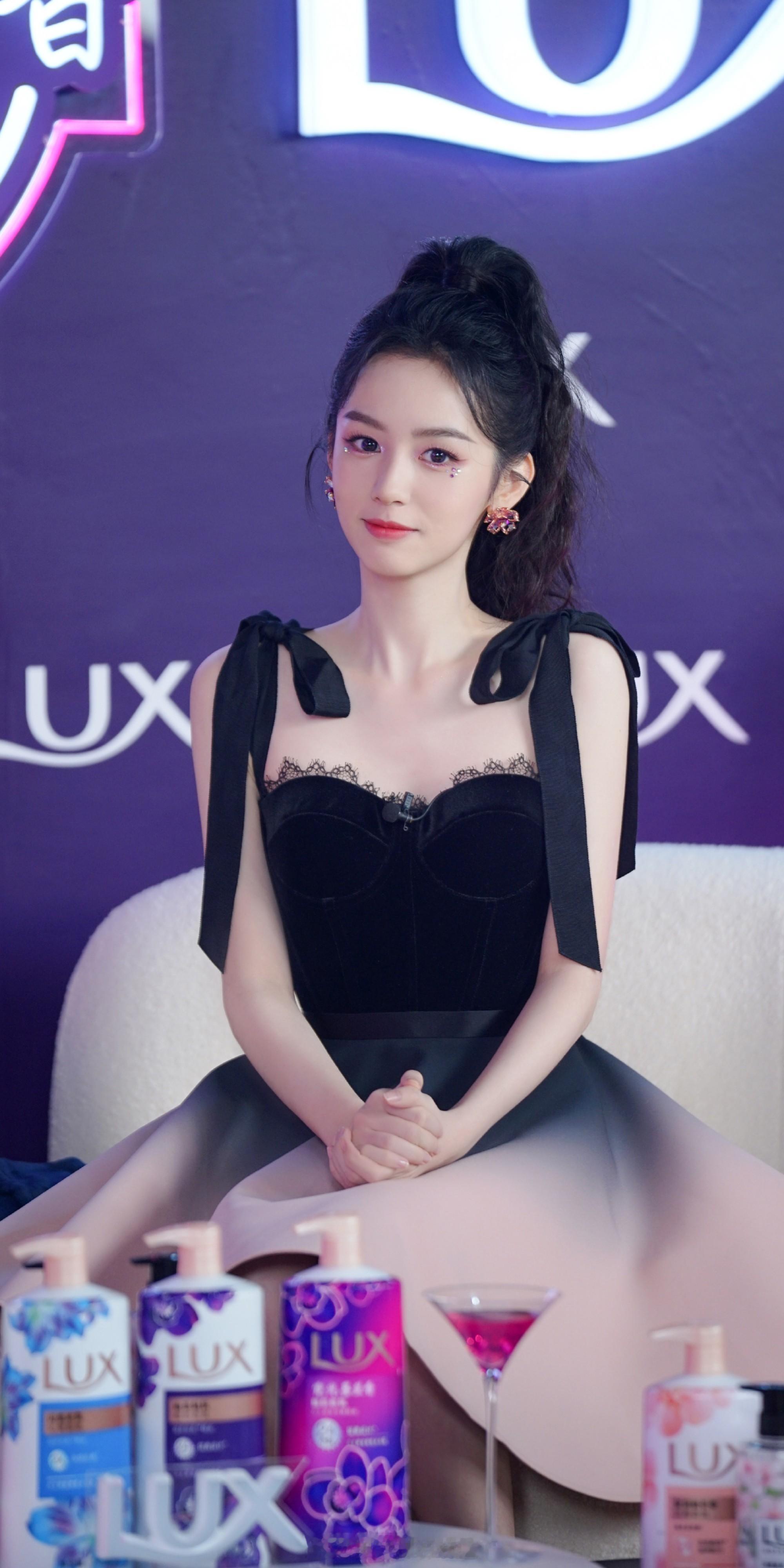 周也黑色渐变系带抹胸裙