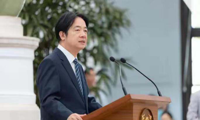 5.20，赖清德跪下了5月20日，赖清德在台北发表就一周年演讲，奇怪的是，“大
