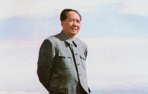 西方人在研究毛泽东时，一直有个疑问。中国自古都不缺人才，为什么只出了一个毛泽东？