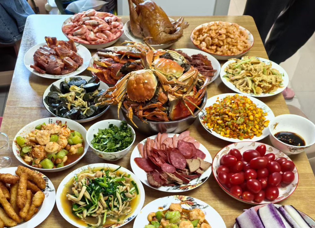 最爱吃的饭菜就是团圆饭，真想常陪父母左右。