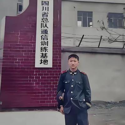 2006年，2名壮汉挟持一名18岁重庆土家族女孩。途中，女孩求助同车的武警战士。