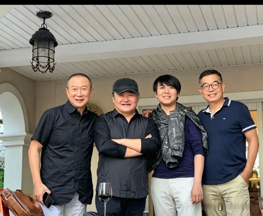 正在国外巡演的朗朗，惊闻刘欢老师突然离世，第一时间奥运开幕式的时候，他和刘欢曾在