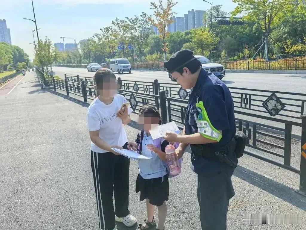 厉害了小孩！一年级女孩独自去学校报到，步行50分钟走了6公里，时速7.2公里
