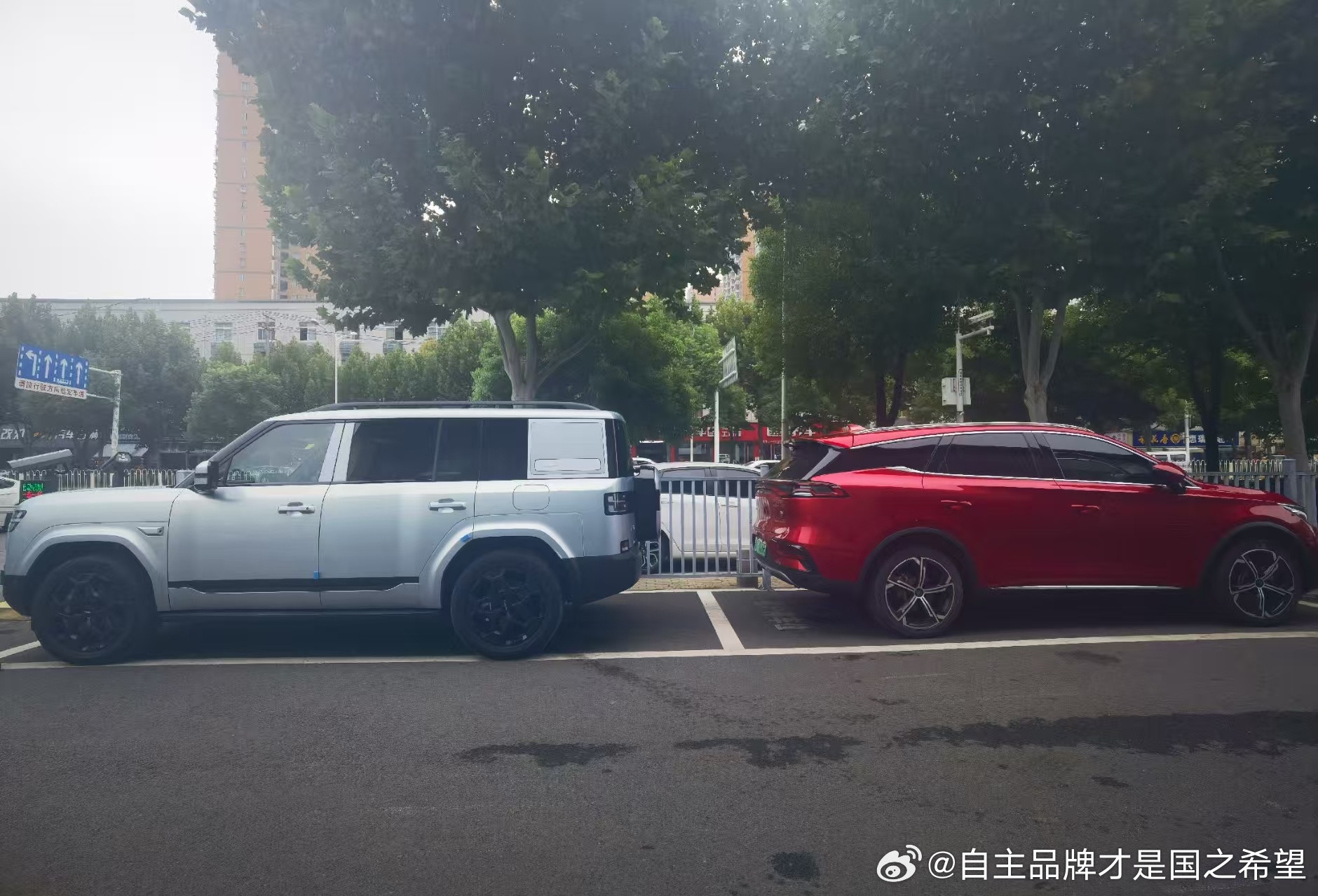 比亚迪唐vs钛7这么一比较，王朝真遭重了[doge][doge][doge]​​​