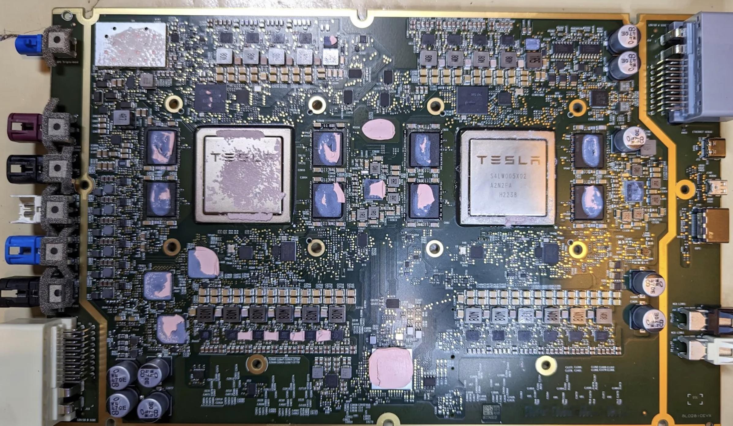 特斯拉要给HW3车主带来一次重大更新上周马斯克承认搭载HW3硬件的特斯拉无法实现